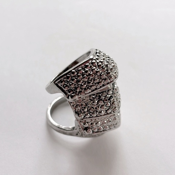 Armor Shield Knuckle Finger Ring in Silver - Picture 5 of 11